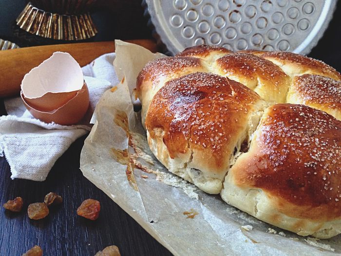 Приготовить сдобные булочки с сухими дрожжами