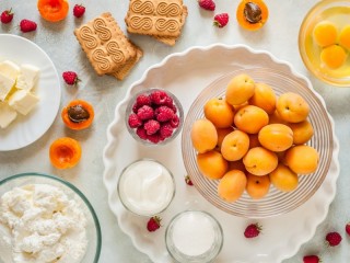 Jigsaw Puzzle «Apricots and raspberries»