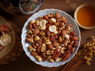Jigsaw Puzzle «Nuts platter»