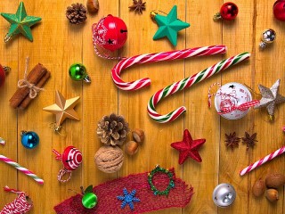 Jigsaw Puzzle «Holiday attributes»