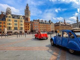 Jigsaw Puzzle «Auto on the square»