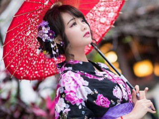 Пазл «Азиатка в кимоно»