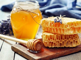 Jigsaw Puzzle «Jar of honey»