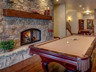 Слагалица «Billiard room with fireplace»