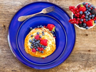 Quebra-cabeça «Pancakes in a blue plate»