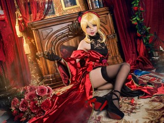 Пазл «Blonde in red»