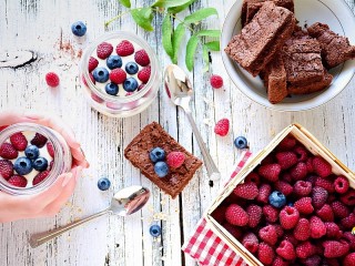 Jigsaw Puzzle «Brownie and Berries»