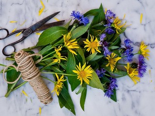 Пазл «Bouquet and scissors»