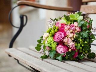 Jigsaw Puzzle «Bouquet on the bench»