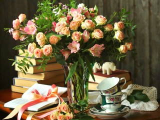 Пазл «Букет роз и чашки»