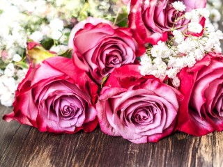 パズル «Bouquet of roses on the table»