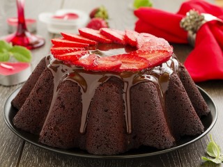 Jigsaw Puzzle «Cake with Strawberries»