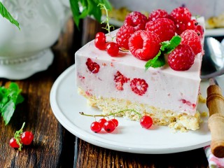 Puzzle «Cake with Berries»