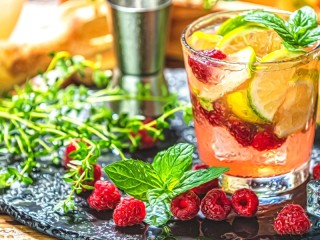 Rätsel «Tea with lemon and raspberries»
