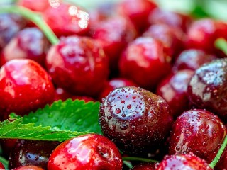 Jigsaw Puzzle «Cherry drops»
