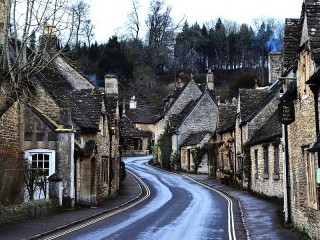 Quebra-cabeça «The Village Of Castle Combe»