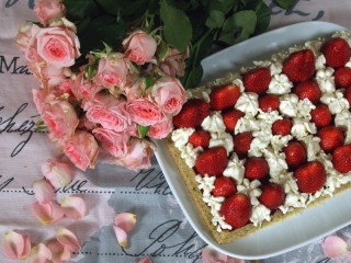 Puzzle «Dessert with strawberries»