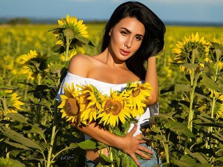 Rompecabezas «Girl and sunflowers»