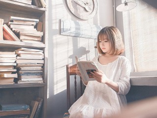 パズル «A girl with a book»