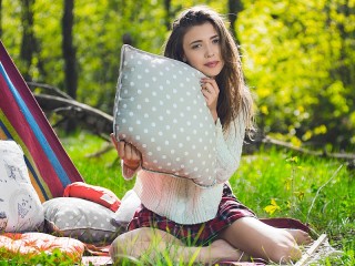 Puzzle «Girl with pillows»