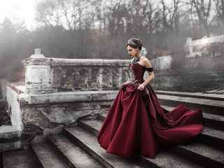 Jigsaw Puzzle «Girl in Burgundy»