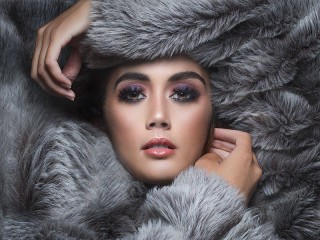 Jigsaw Puzzle «Girl in furs»