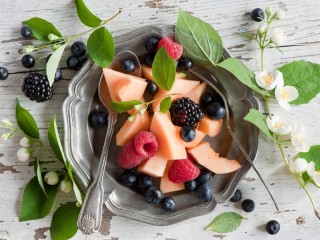 Пазл «Melon with berries»