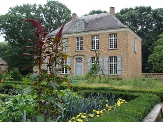 Zagadka «The house on the lawn»