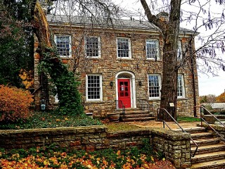 Пазл «Дом с красной дверью»