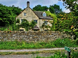 Jigsaw Puzzle «House behind the fence»