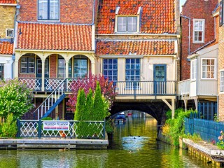 Jigsaw Puzzle «Along the canal»