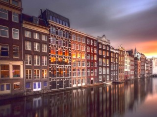 Jigsaw Puzzle «Houses above the canal»