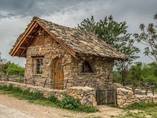 Jigsaw Puzzle «House by the road»