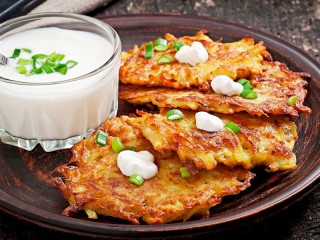 Rätsel «Potato pancakes with sour cream»