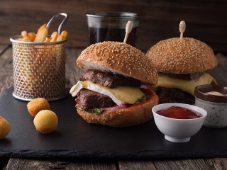 Jigsaw Puzzle «Two burgers»