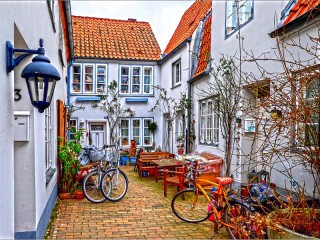 Jigsaw Puzzle «Courtyard in Antwerp»