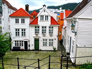 Jigsaw Puzzle «Yard in Bergen»