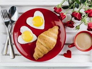 Slagalica «Eggs and croissant»
