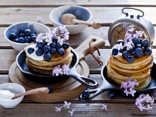 Jigsaw Puzzle «Blueberries and lilacs»