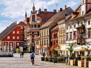 Jigsaw Puzzle «Town Square»