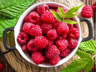 Bulmaca «Bowl with raspberry»