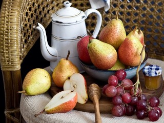 Jigsaw Puzzle «Pears and grapes»