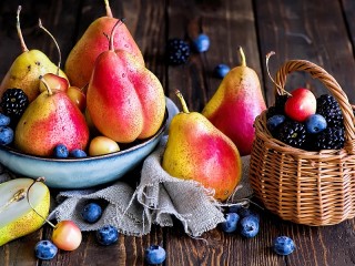 Jigsaw Puzzle «Pears and berries»