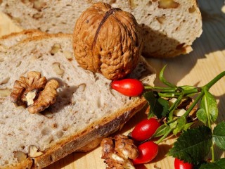 Jigsaw Puzzle «Bread with nuts»