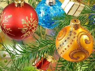 Jigsaw Puzzle «Toys on the Christmas tree»