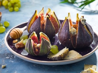 Jigsaw Puzzle «Figs and cheese»