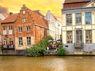 Jigsaw Puzzle «Cafe by the canal»