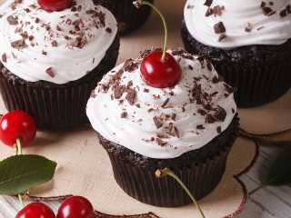 Quebra-cabeça «Cupcakes with cherries»
