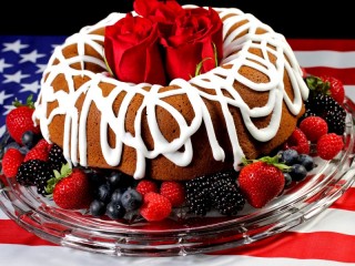 Пазл «Кекс с ягодами и цветами»