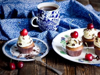 Jigsaw Puzzle «Cupcakes with cherries for tea»